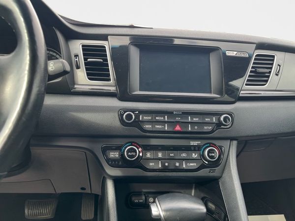 Kia Niro Plug-in 141hk *Backkamera/Carplay/Android* - 2019