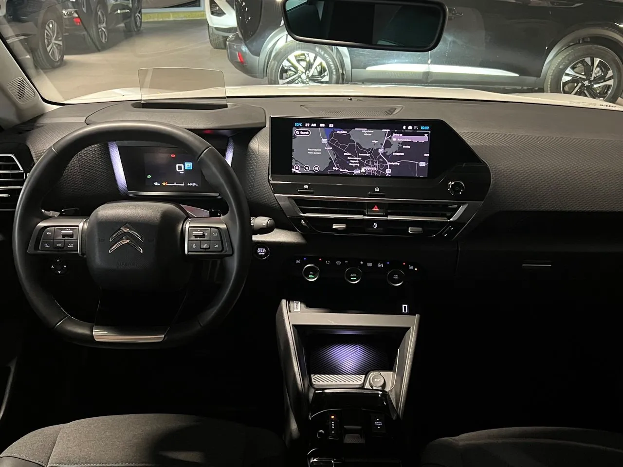 Vehicle image 15