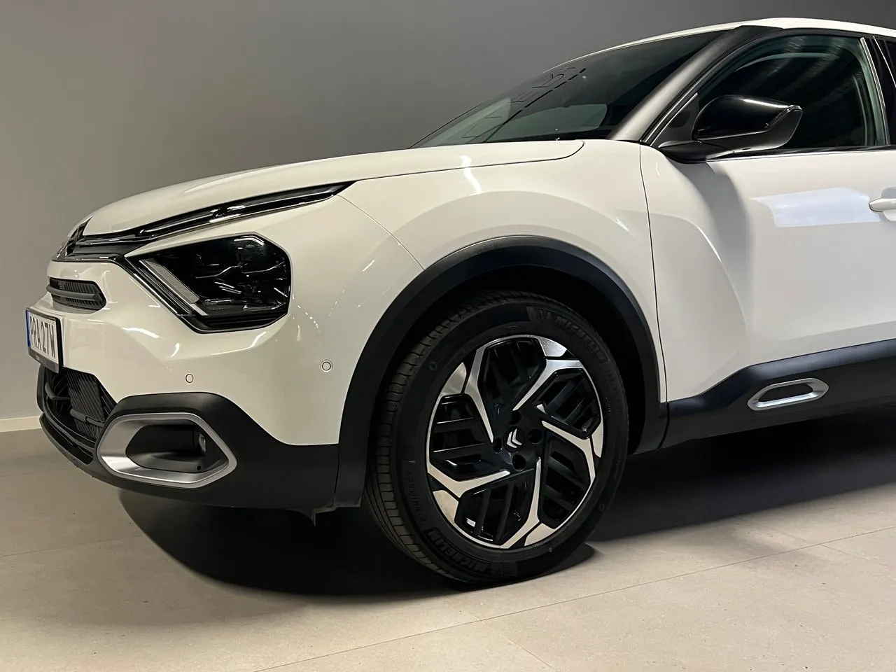 Vehicle image 21