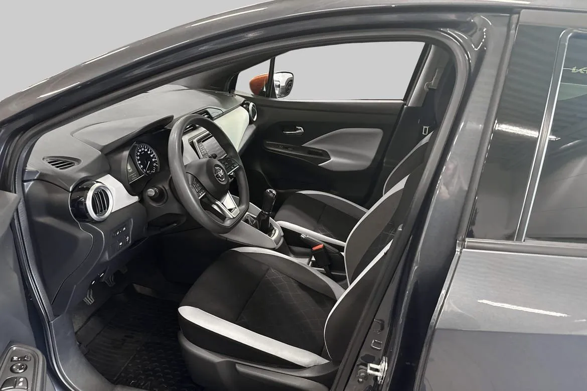 Vehicle image 18