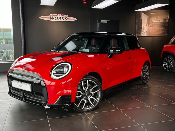 MINI Cooper E JCW Trim Paket M Privatleasing från 3703 kr/mån* - 2026
