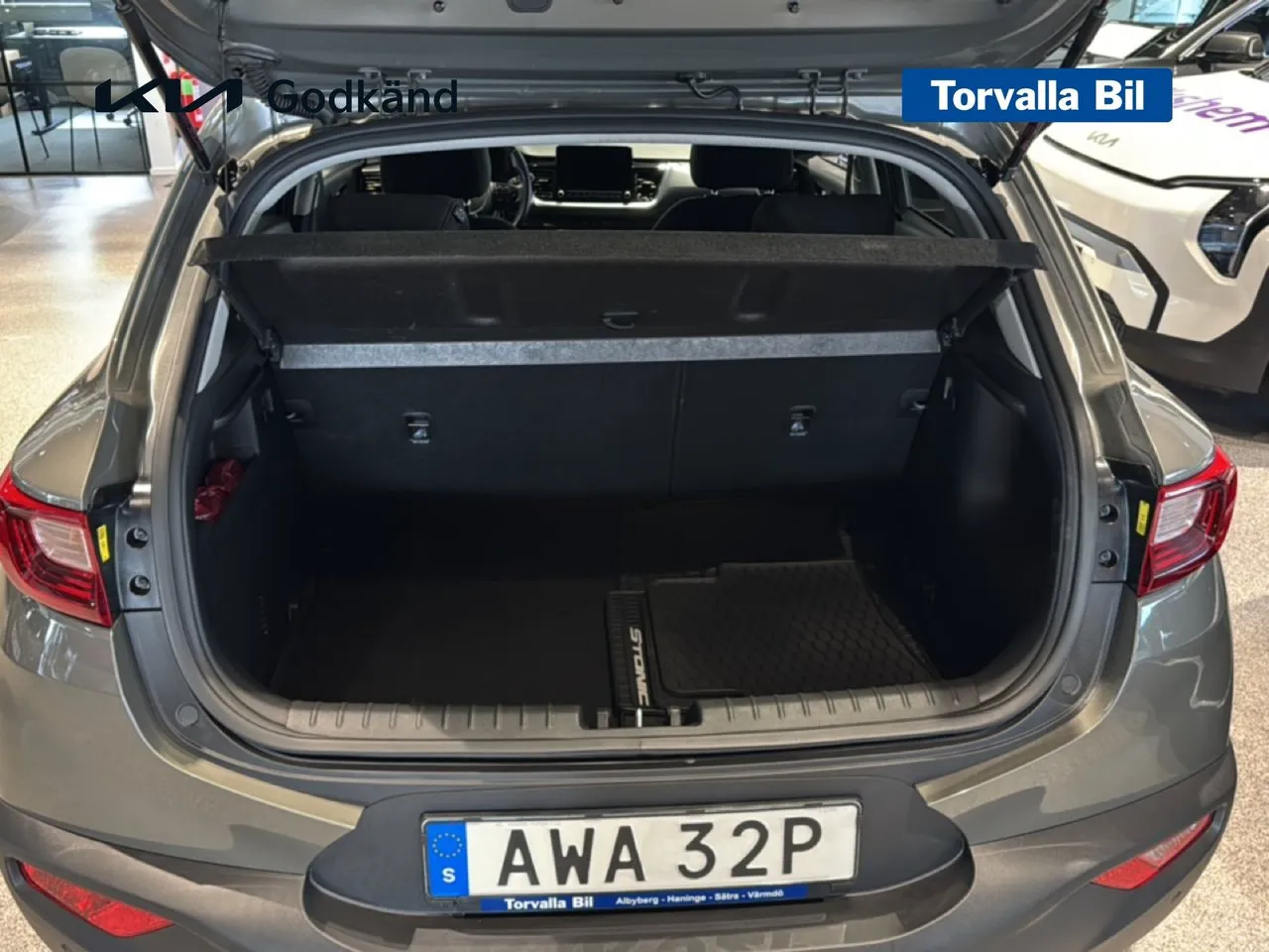 Vehicle image 13