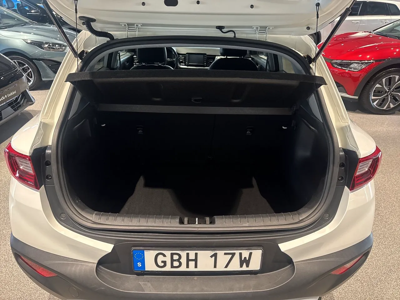 Vehicle image 13