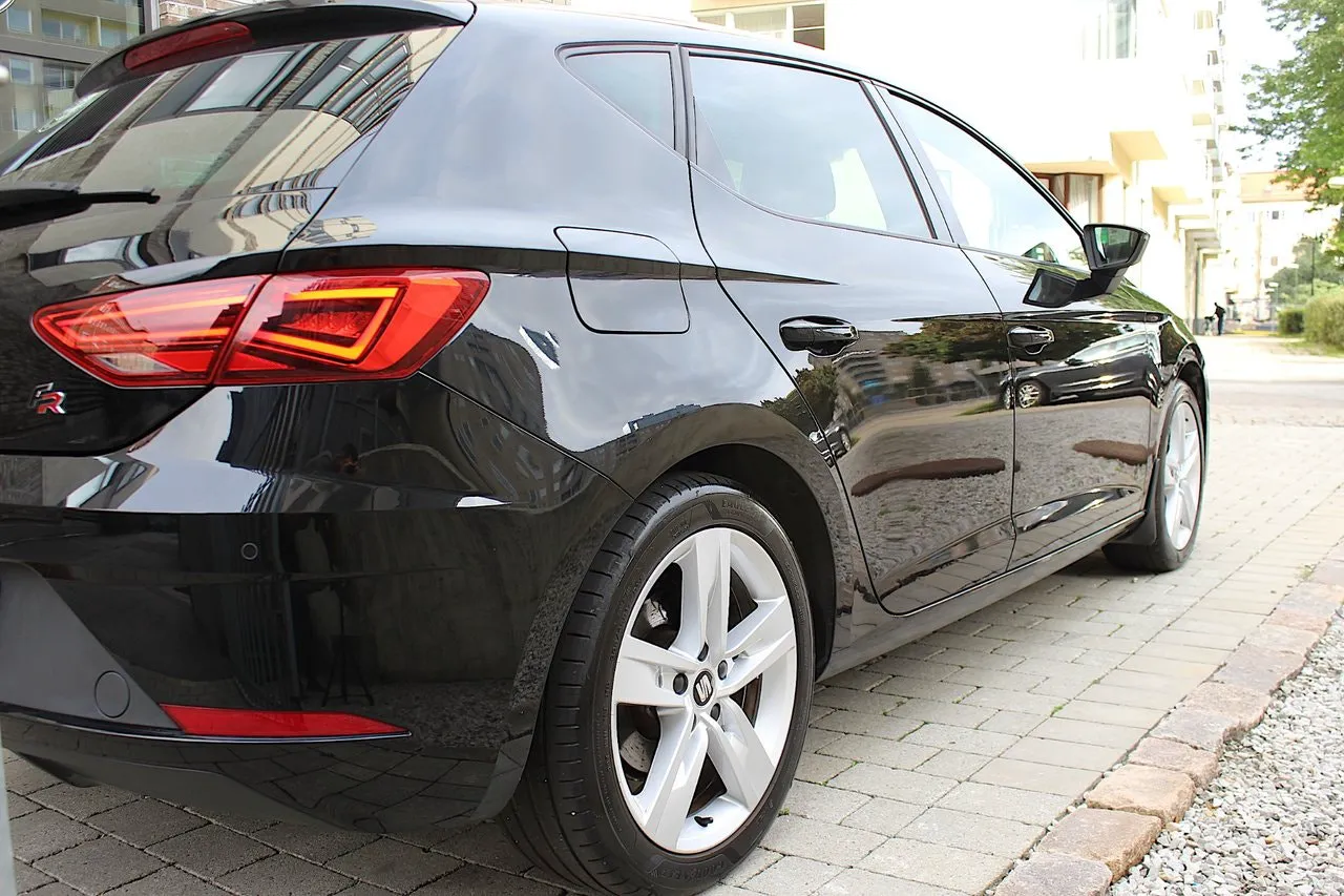 Vehicle image 16
