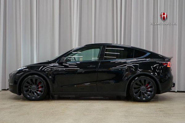 Tesla Model Y Performance 534hk Drag Pano Värmepump Rattvärme Turbin - 2023