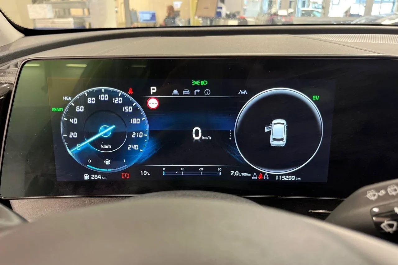 Vehicle image 15