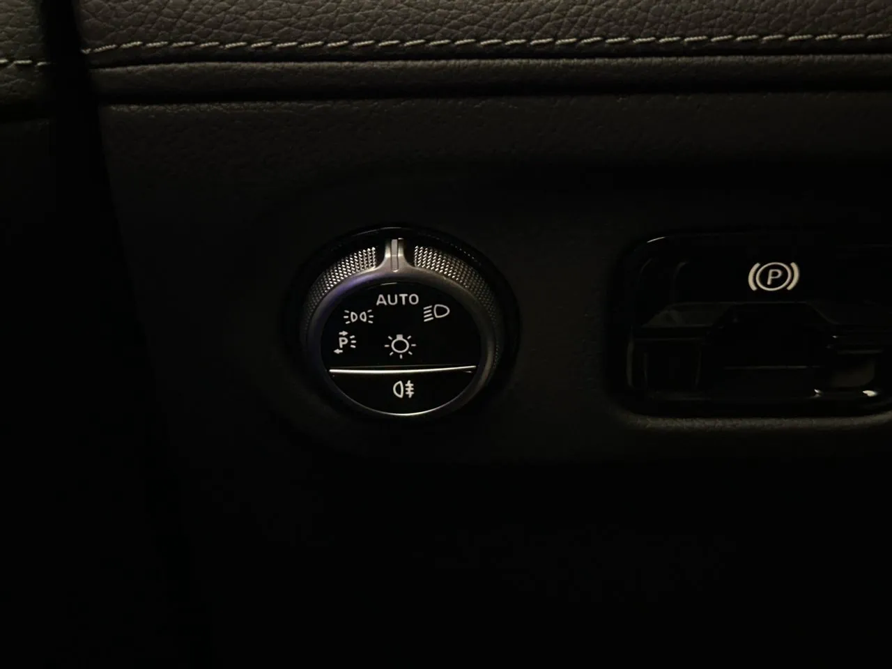 Vehicle image 28
