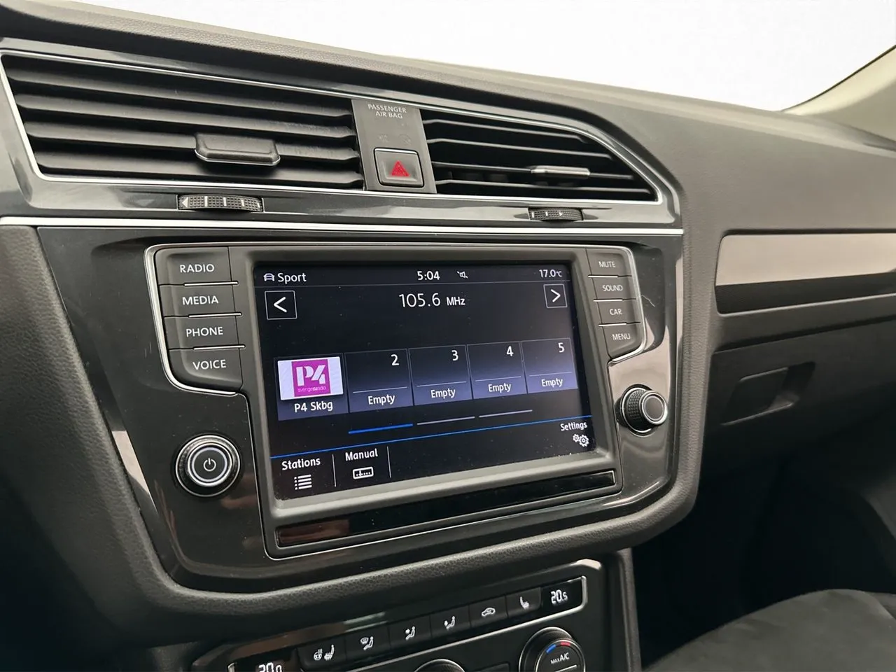 Vehicle image 21