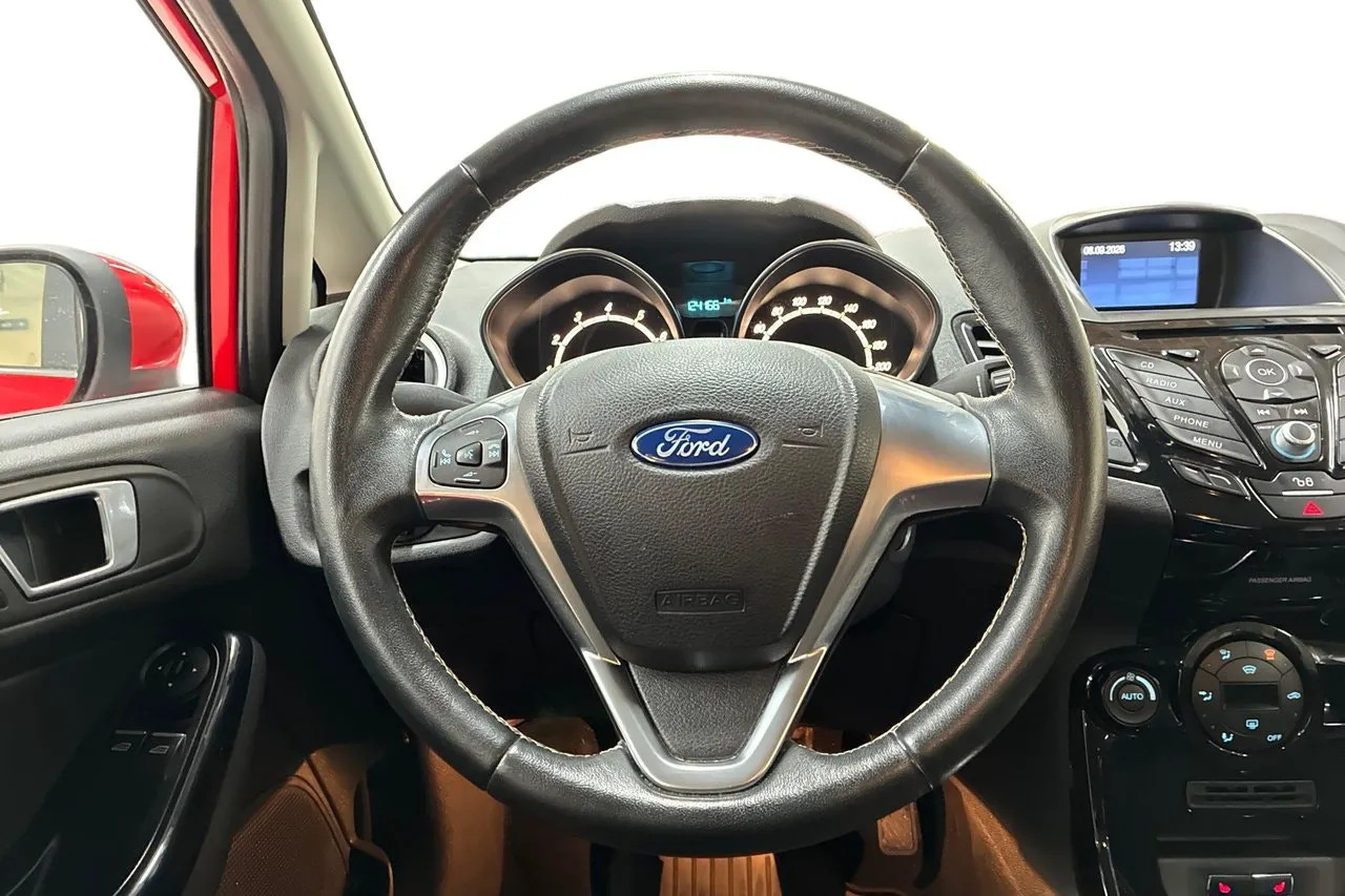 Vehicle image 15