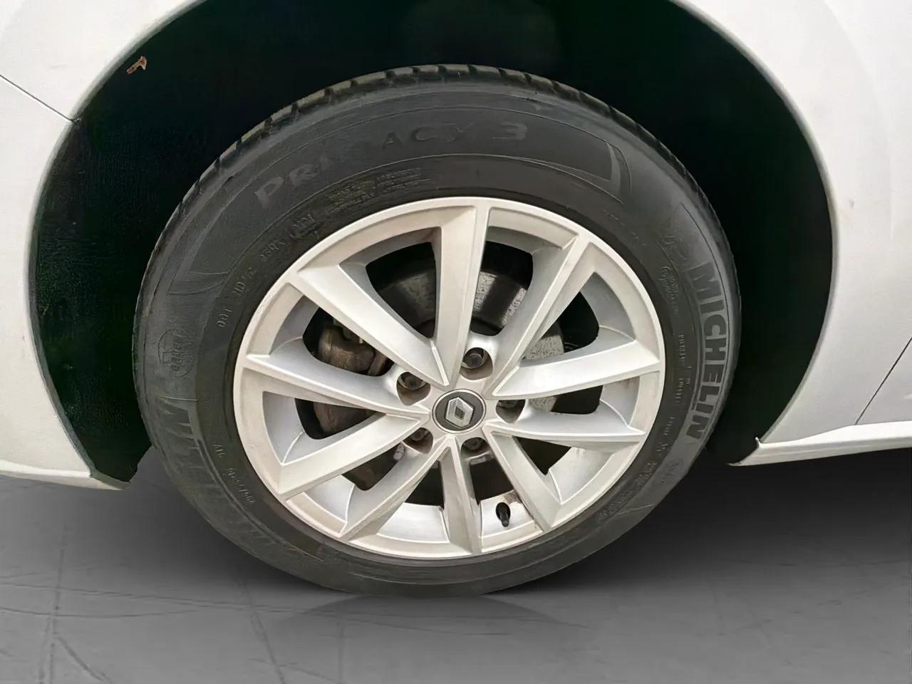 Vehicle image 27