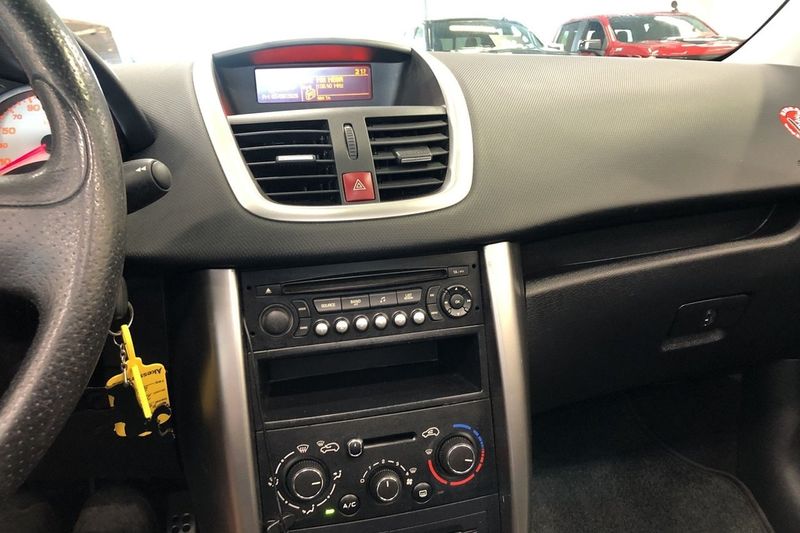Peugeot 207 bild 14