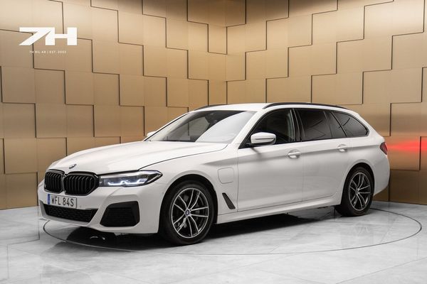 BMW 530 e xDrive Touring / Backkamera / Dragkrok - 2023