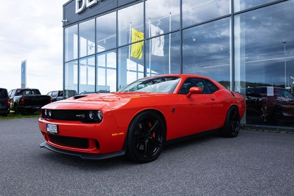 Dodge Challenger SRT Hellcat 717 hk / 1.413 mil / Vossen 22 tum Alu / - 2018