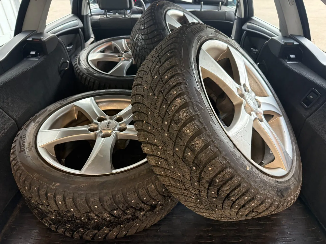Vehicle image 17