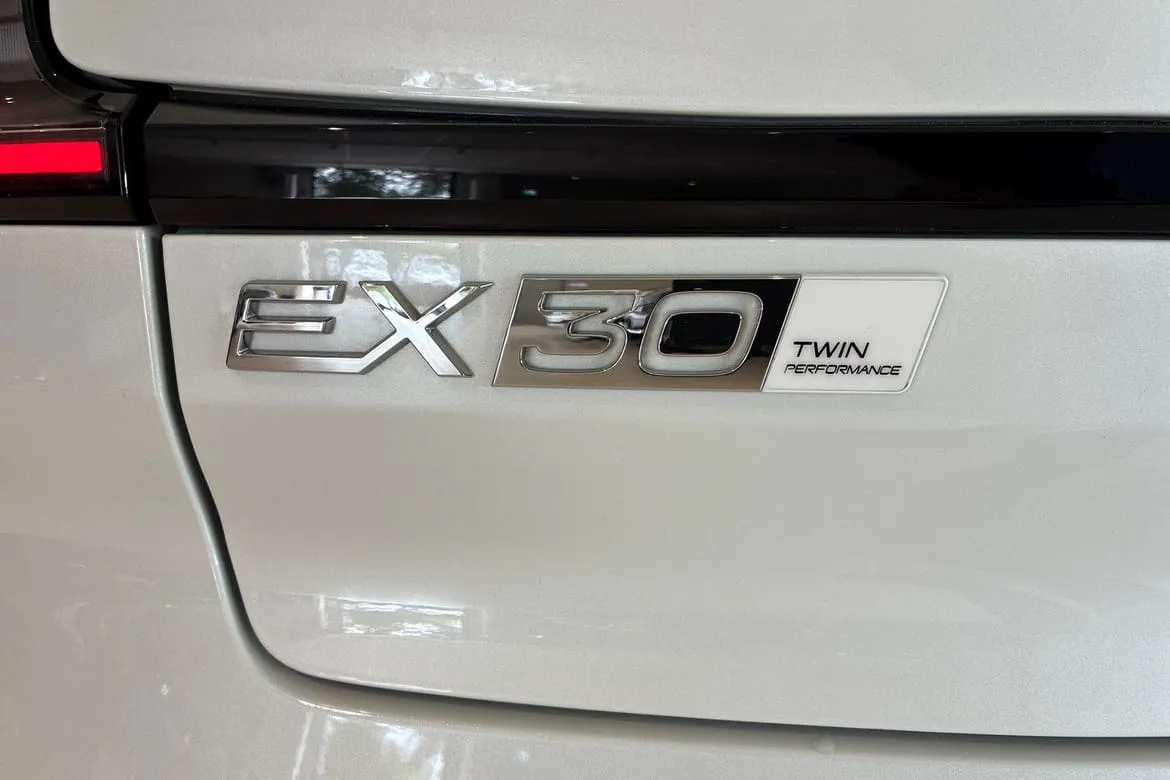 Vehicle image 38