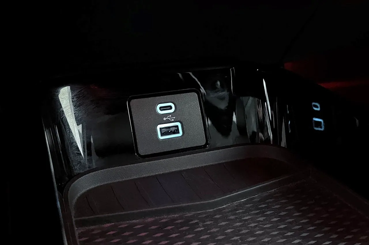 Vehicle image 28