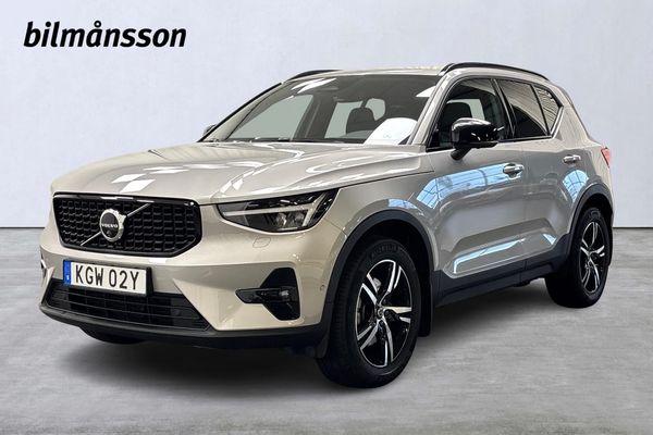 Volvo XC40 B3 FWD Bensin Plus Dark - 2025