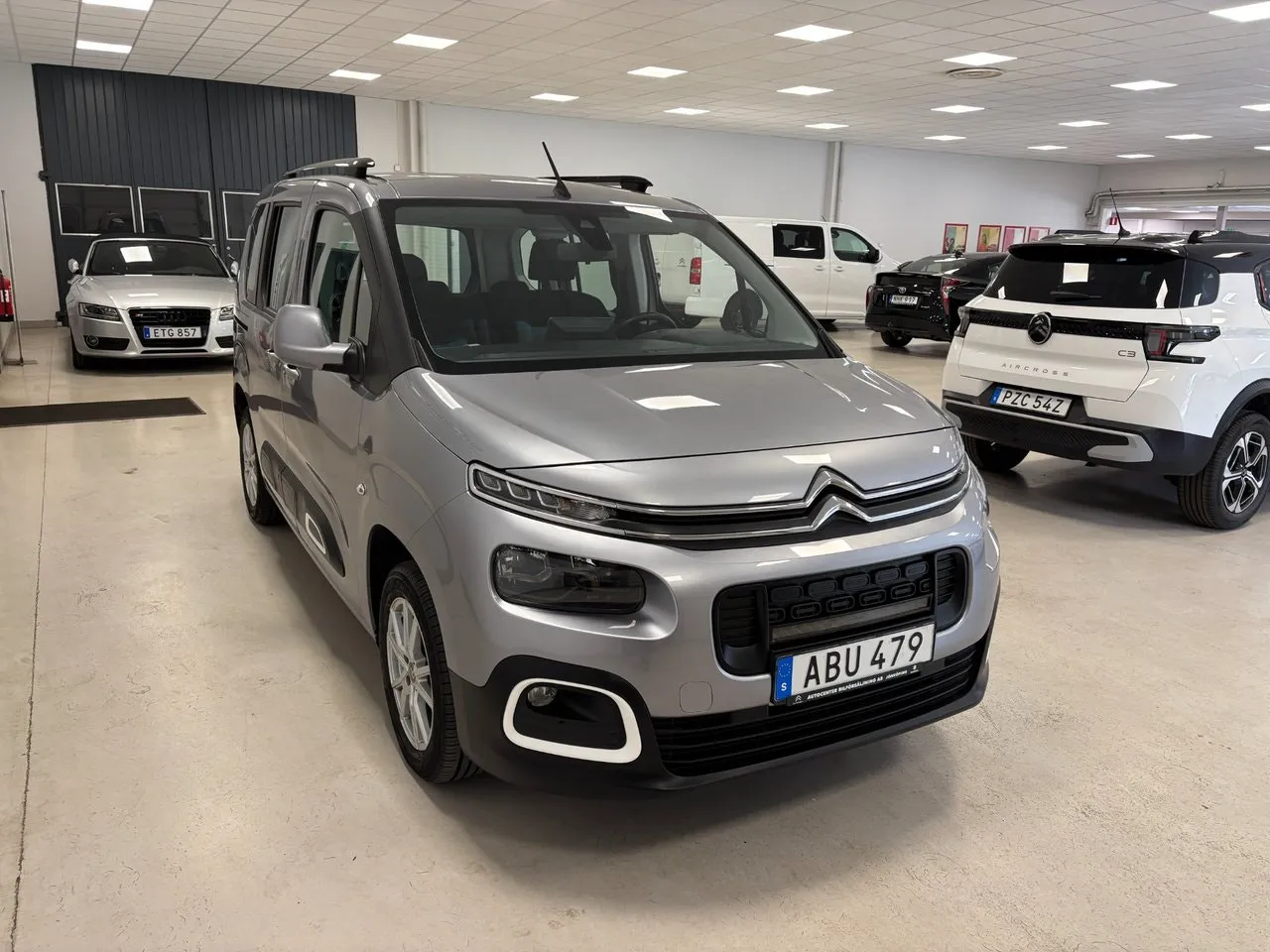 Vehicle image 2