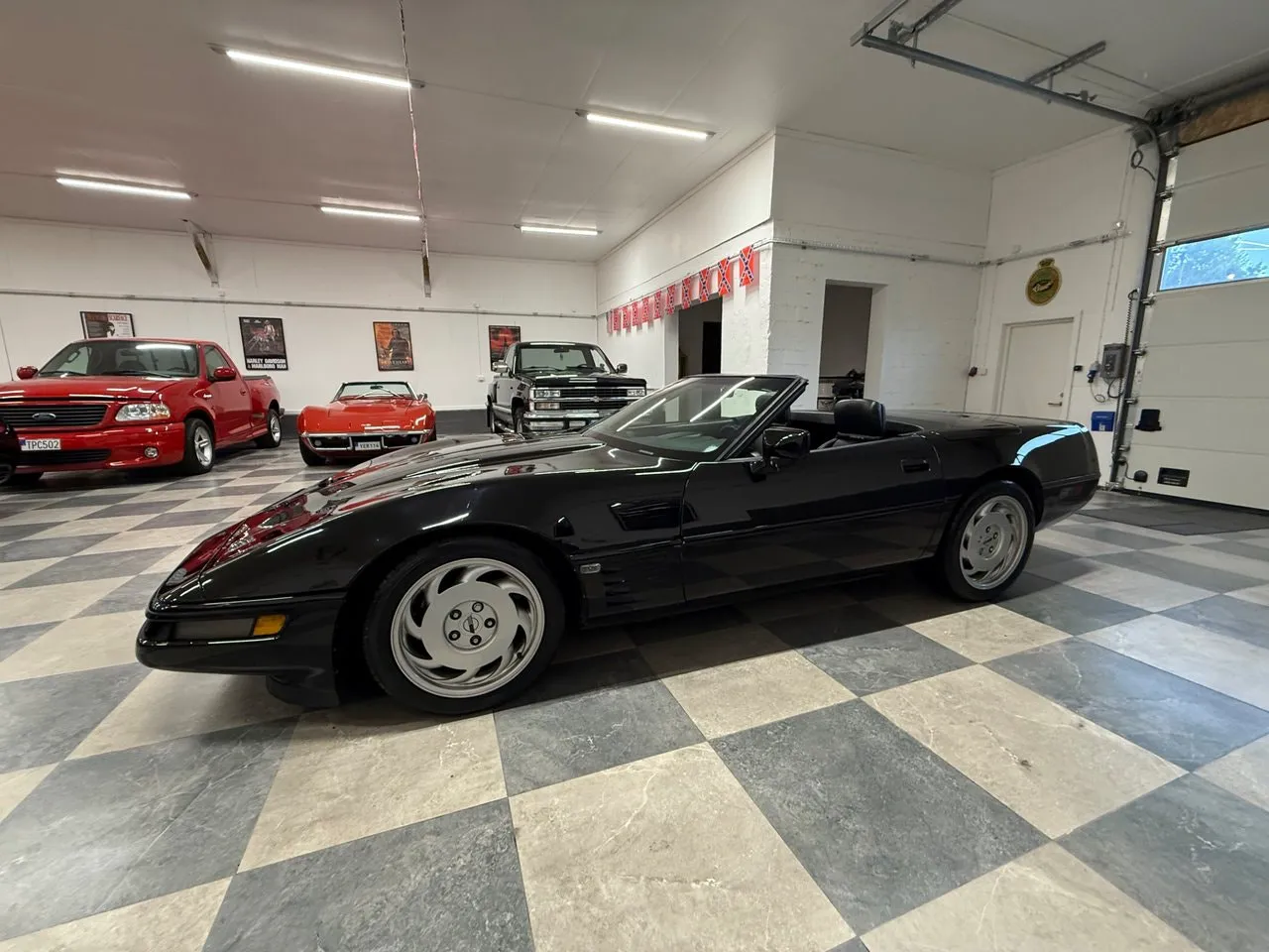 Vehicle image 6