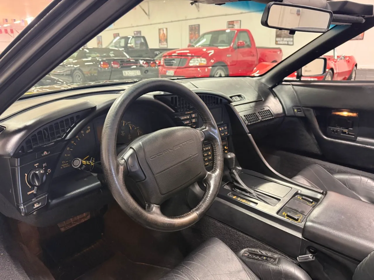 Vehicle image 16