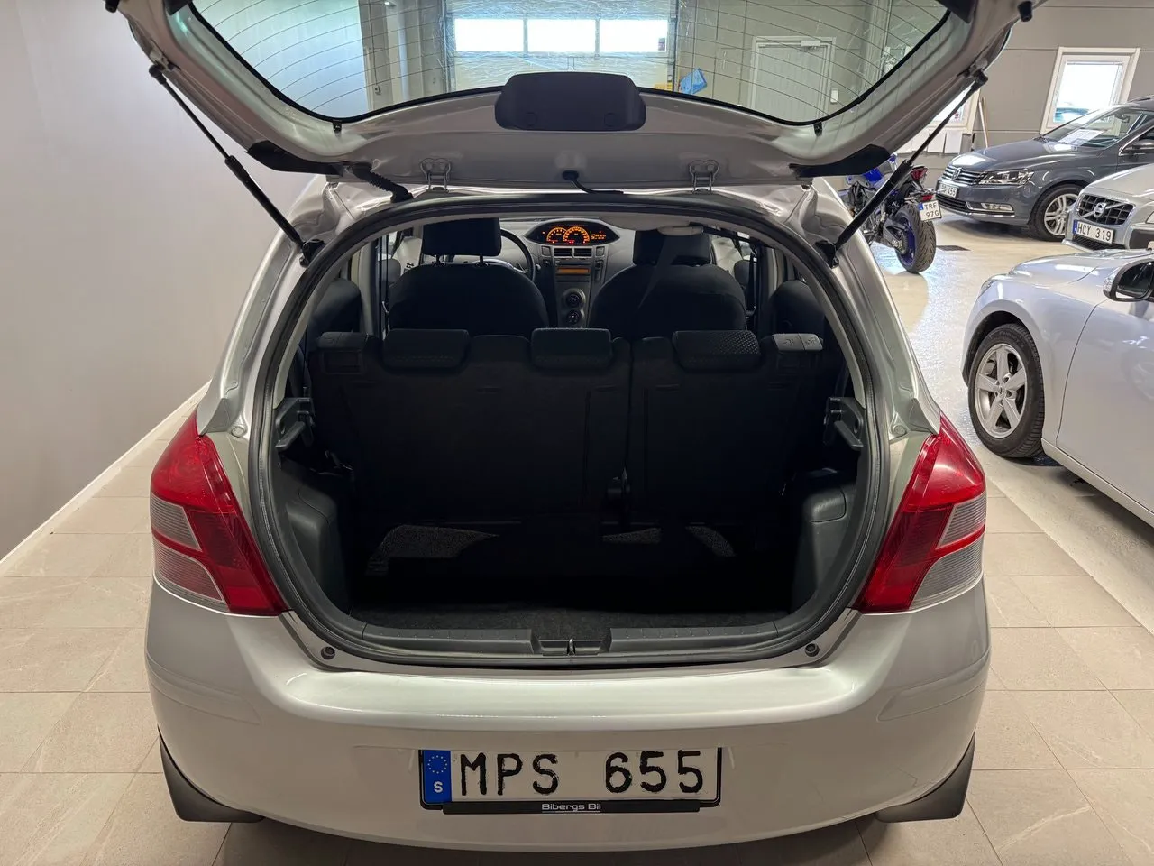 Vehicle image 14