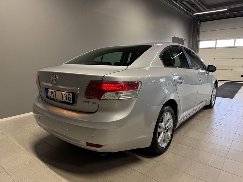 Toyota Avensis bild 2