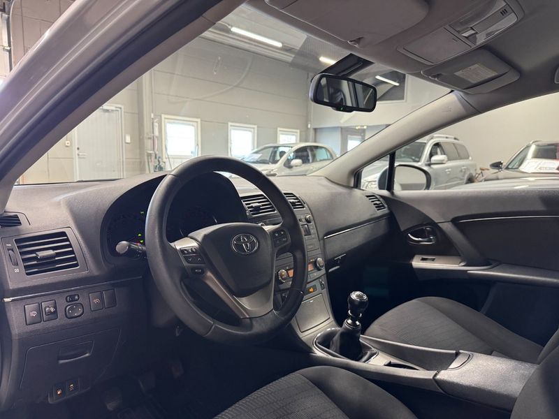Toyota Avensis bild 6