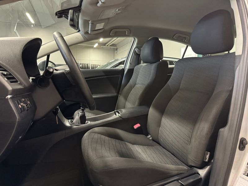 Toyota Avensis bild 13