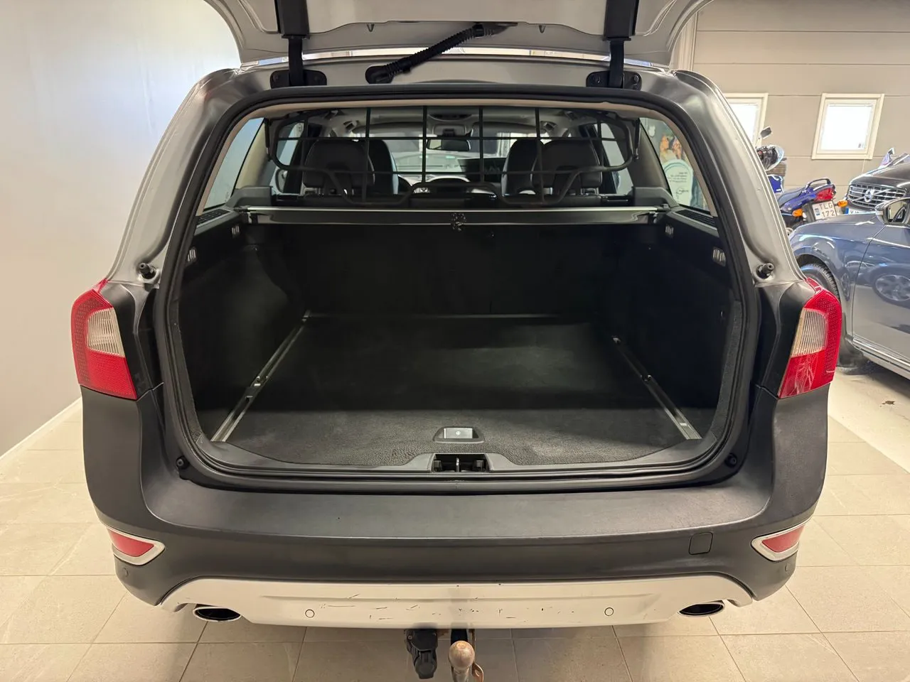 Vehicle image 16