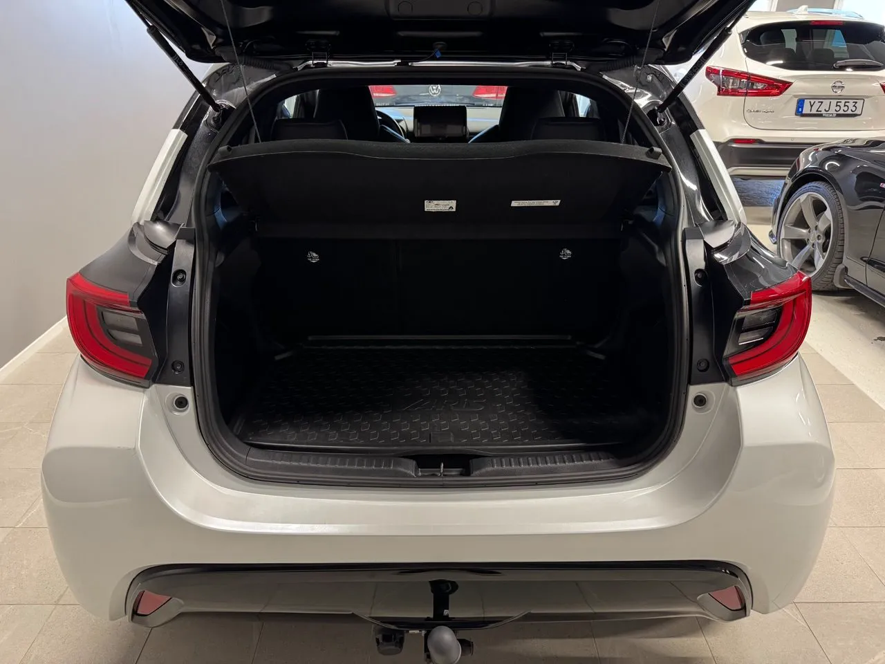 Vehicle image 17