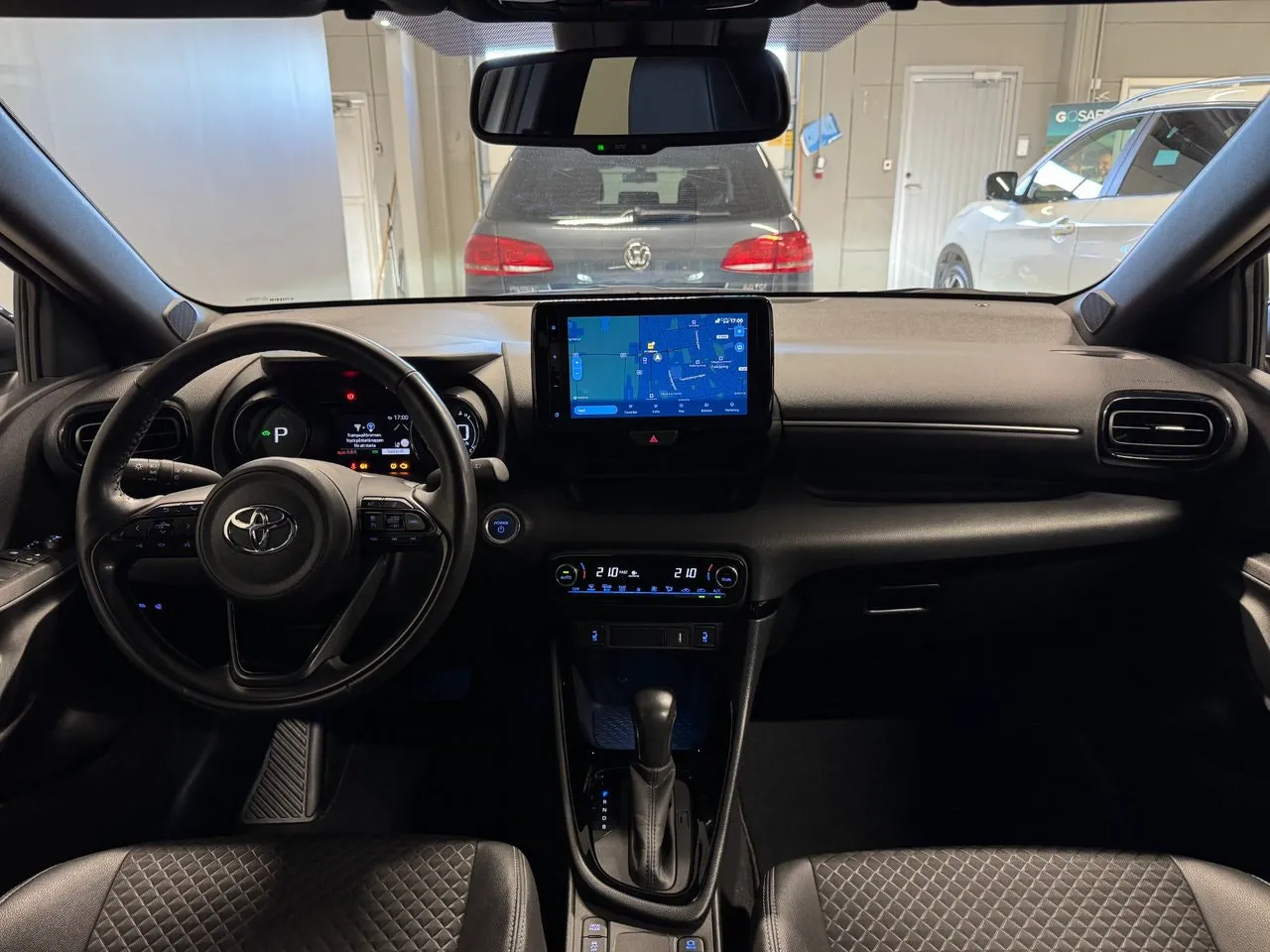 Vehicle image 6