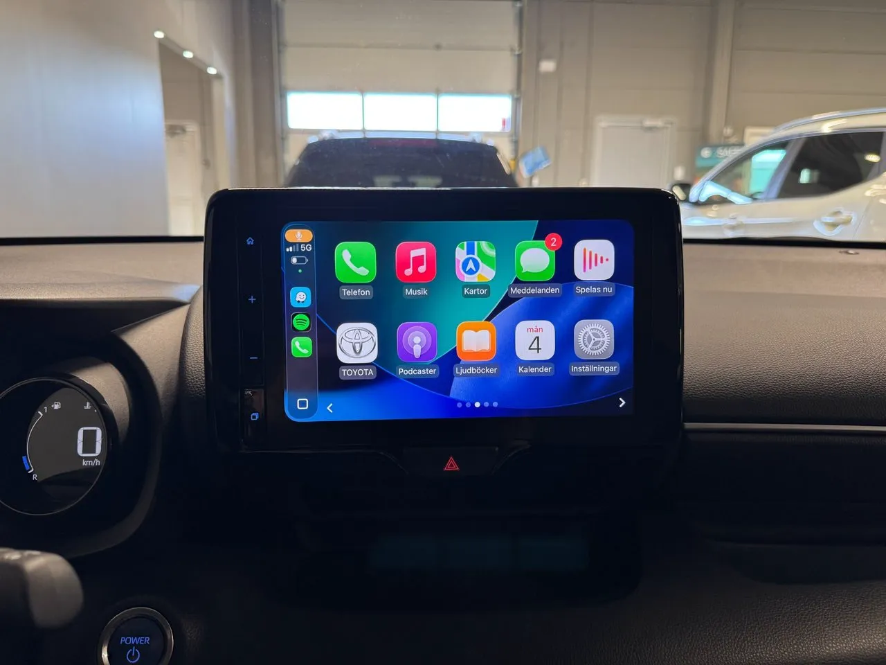 Vehicle image 14