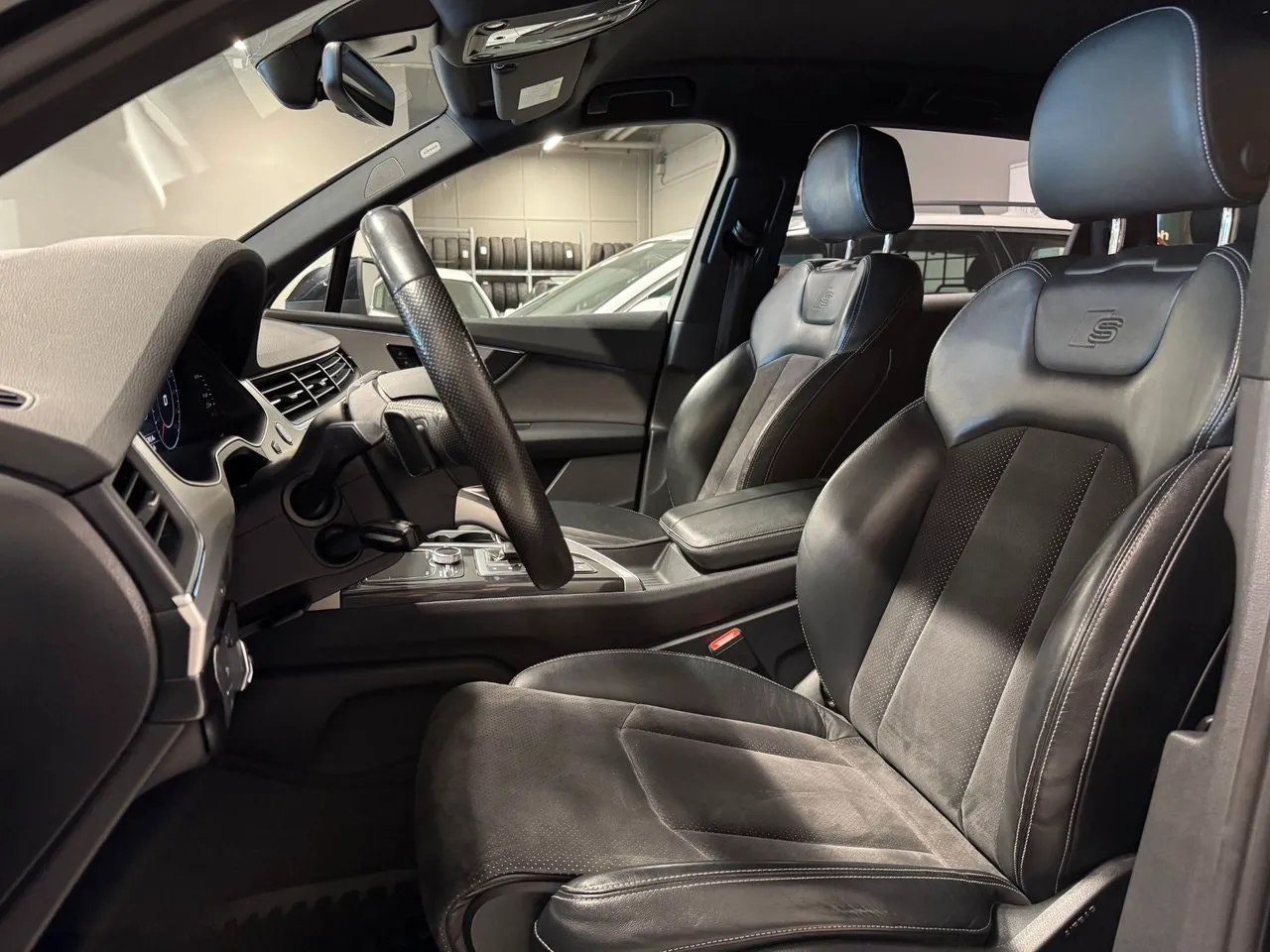 Vehicle image 14