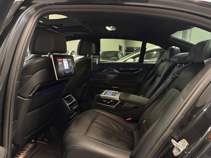 BMW 740 bild 17