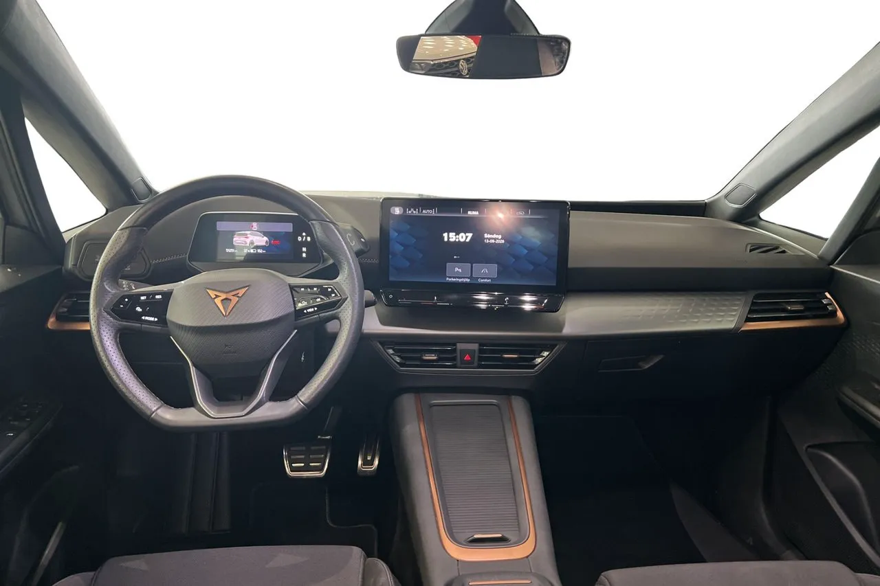 Vehicle image 10