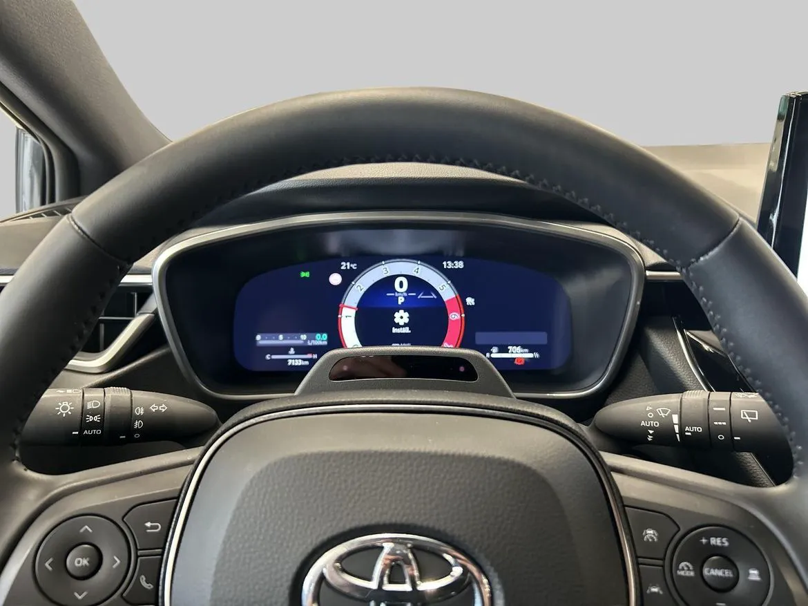 Vehicle image 13