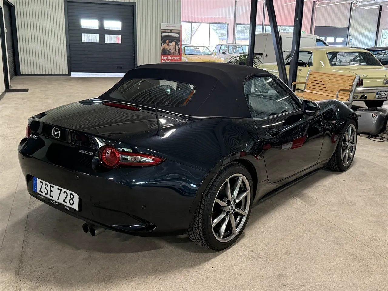 Vehicle image 14