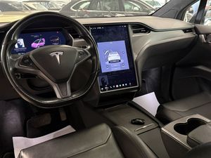 Tesla Model X bild 7