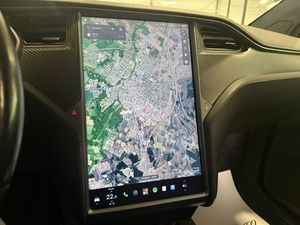 Tesla Model X bild 11