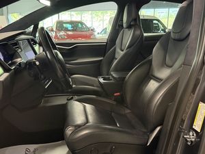 Tesla Model X bild 8