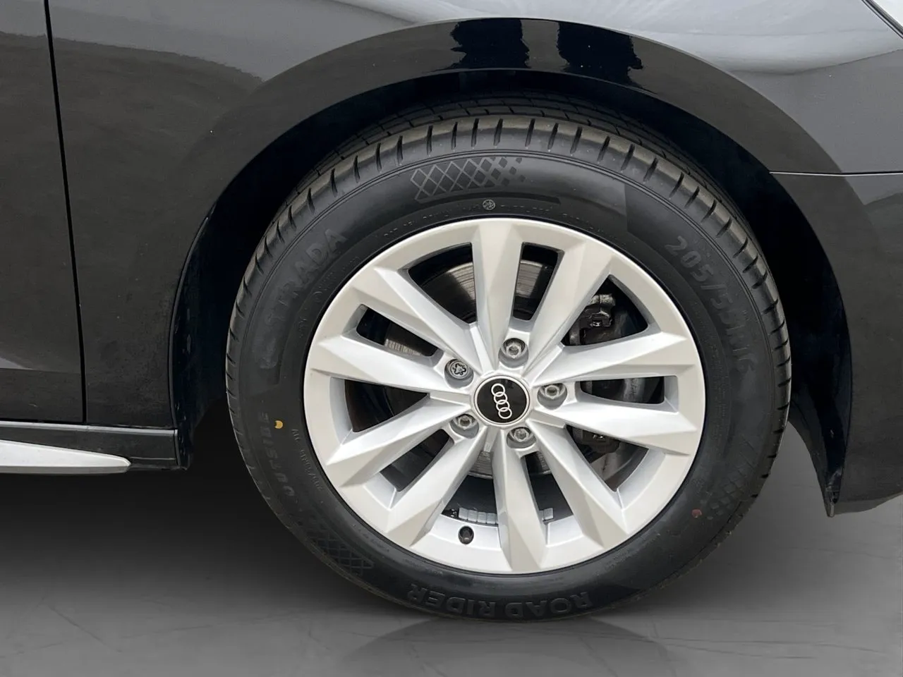Vehicle image 30