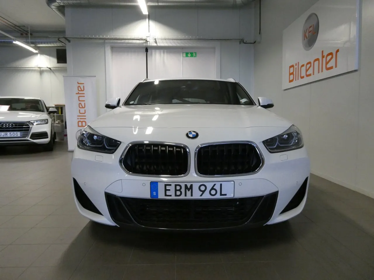 Vehicle image 15