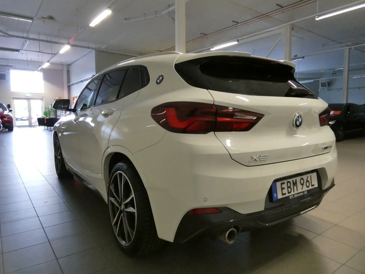 Vehicle image 10
