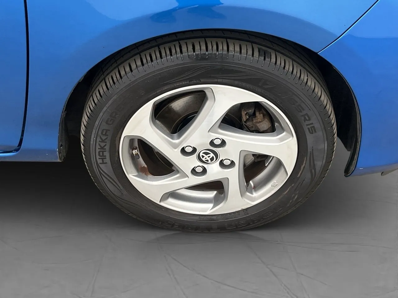 Vehicle image 30