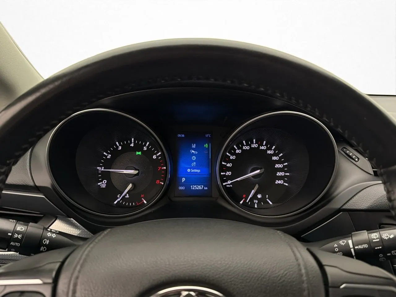 Vehicle image 16