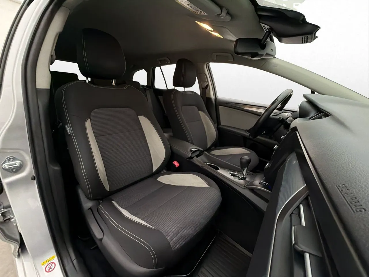 Vehicle image 25