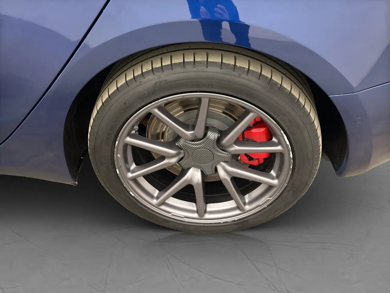 Vehicle image 32