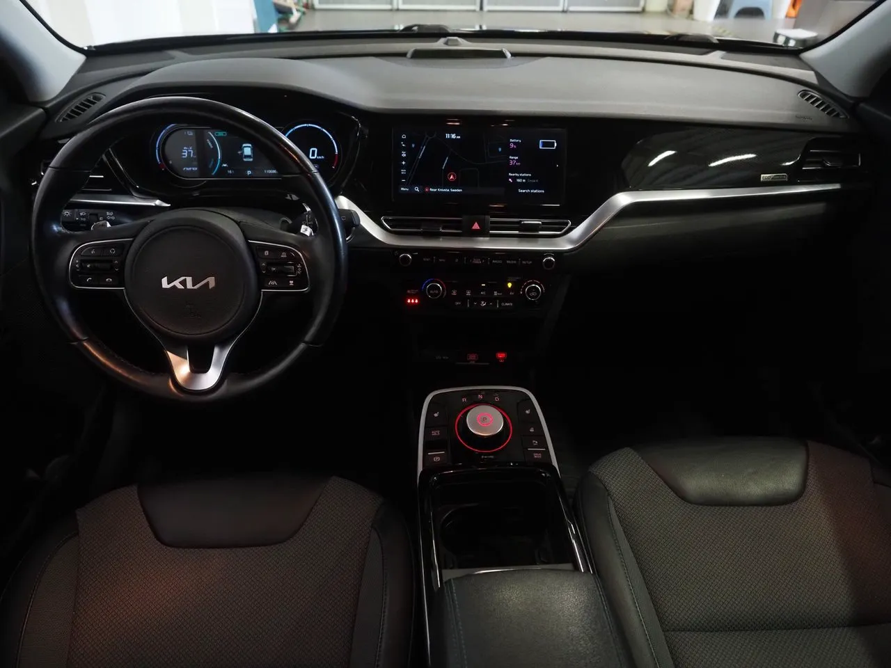 Vehicle image 15