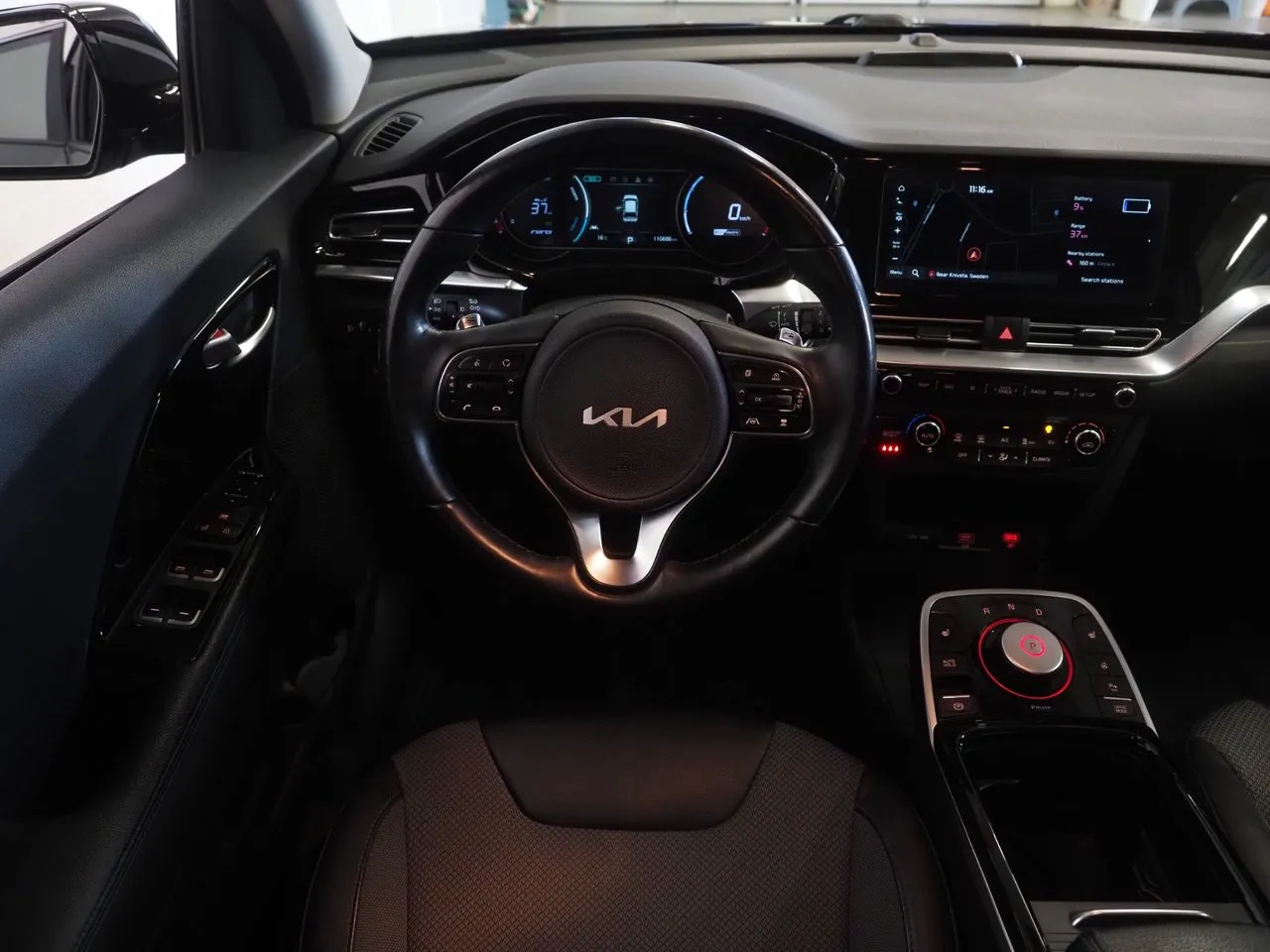 Vehicle image 14