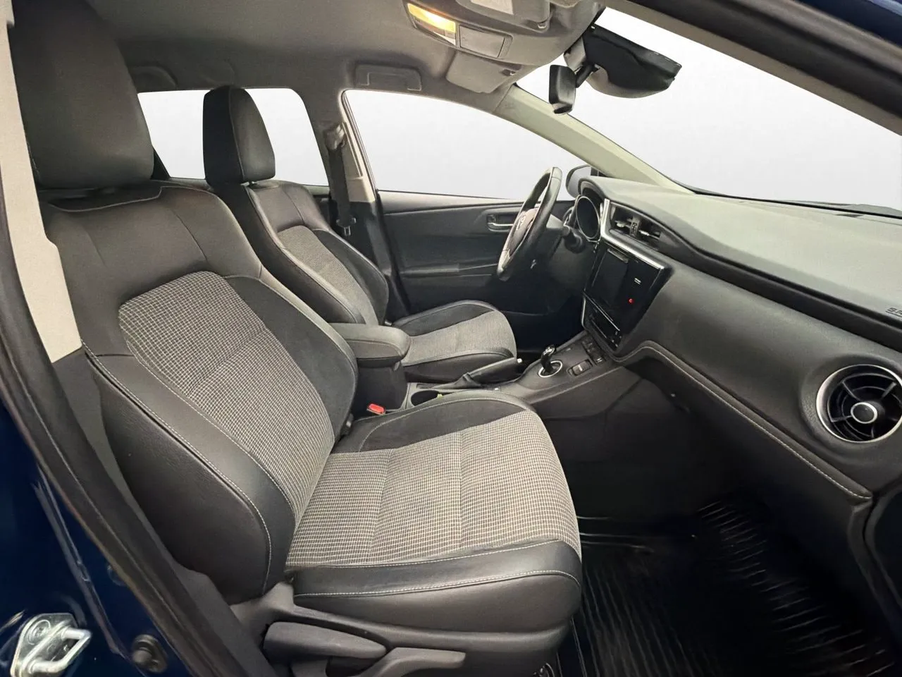 Vehicle image 25